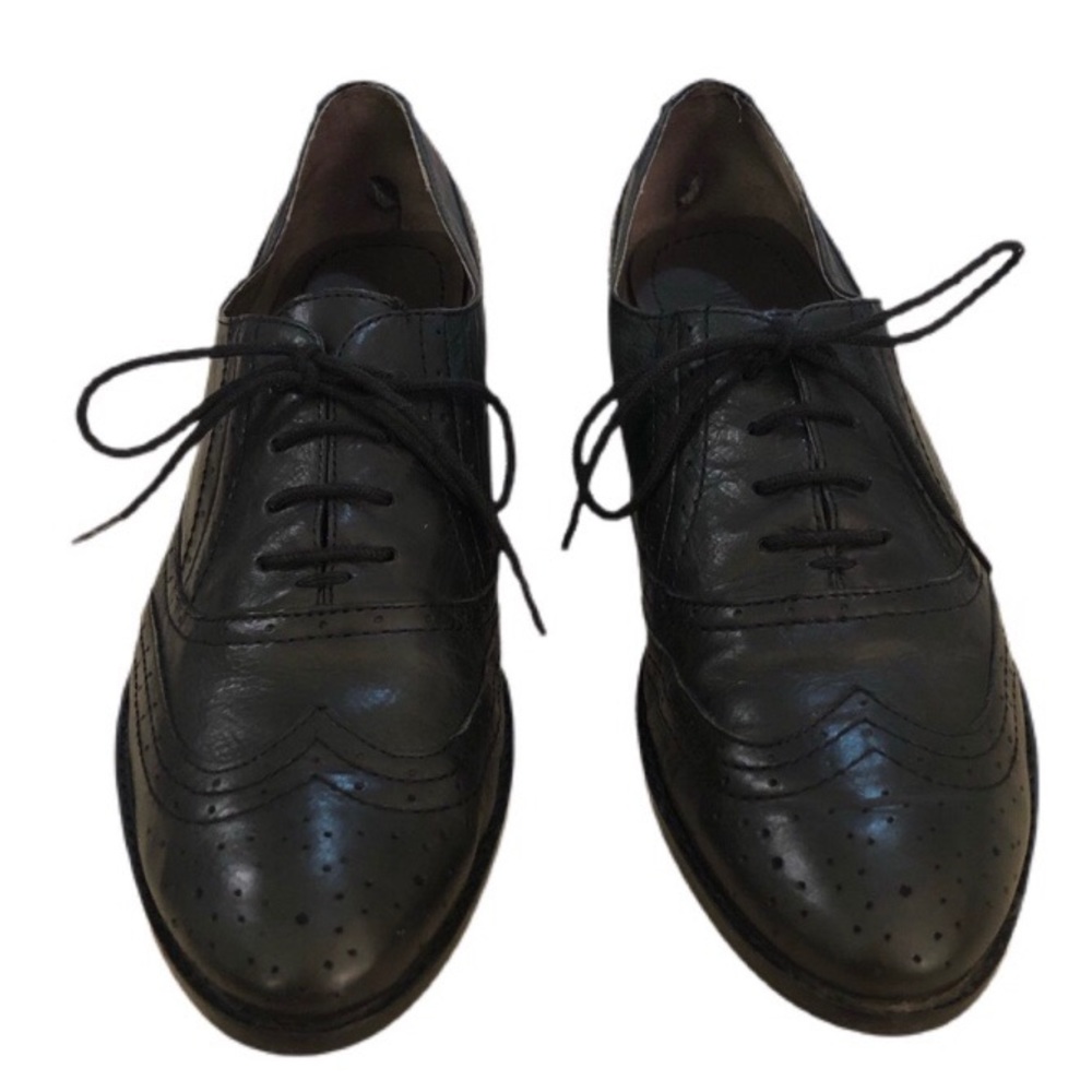 Nicole Oxfords